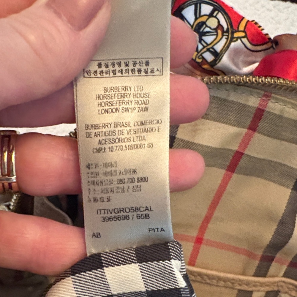 3-for 1-AUTHENTIC Burberry bundle: purse with matching wallet & cosmetic case - Picture 12 of 17